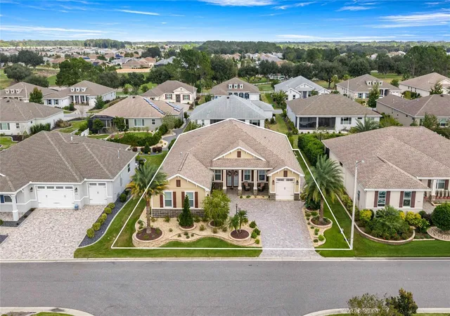 Photo 4 of Single family home for sale at 8126 SW 92nd Circle, Ocala, FL 34481 | MLS# OM734742 | Listing updated on 2026-10-28