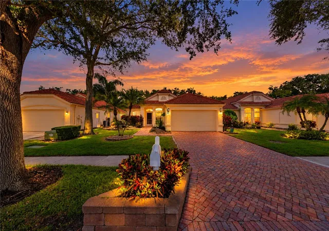 Photo 1 of Single family home for sale at 761 Lighthouse Dr, Tarpon Springs, FL 34689 | MLS# W7890669 | Listing updated on 2026-10-29