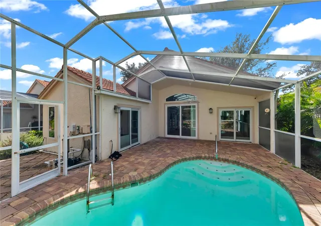 Photo 2 of Single family home for sale at 761 Lighthouse Dr, Tarpon Springs, FL 34689 | MLS# W7890669 | Listing updated on 2026-10-29