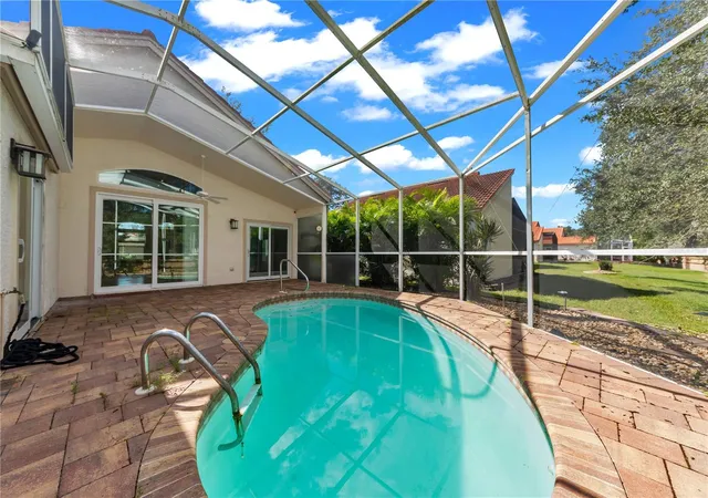 Photo 3 of Single family home for sale at 761 Lighthouse Dr, Tarpon Springs, FL 34689 | MLS# W7890669 | Listing updated on 2026-10-29