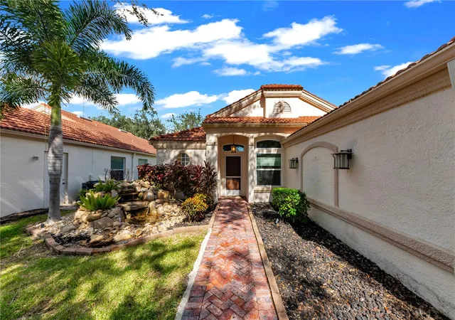 Photo 4 of Single family home for sale at 761 Lighthouse Dr, Tarpon Springs, FL 34689 | MLS# W7890669 | Listing updated on 2026-10-29