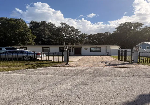 Single family home for sale at 118 W Prince St, TAMPA, FL 33612 | MLS# TB8561818