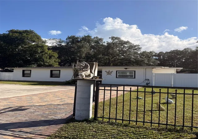 Photo 2 of Single family home for sale at 118 W Prince St, Tampa, FL 33612 | MLS# TB8561818 | Listing updated on 2026-10-30