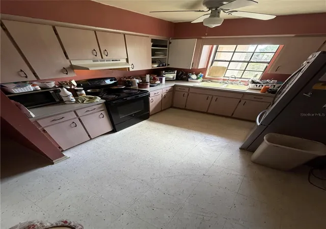 Photo 1 of Single family home for sale at 2502 Sunset Shrs, Winter Haven, FL 33881 | MLS# TB8561823 | Listing updated on 2026-10-28