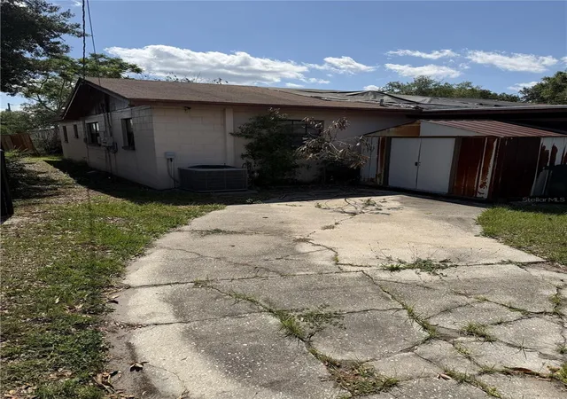 Photo 4 of Single family home for sale at 2502 Sunset Shrs, Winter Haven, FL 33881 | MLS# TB8561823 | Listing updated on 2026-10-28