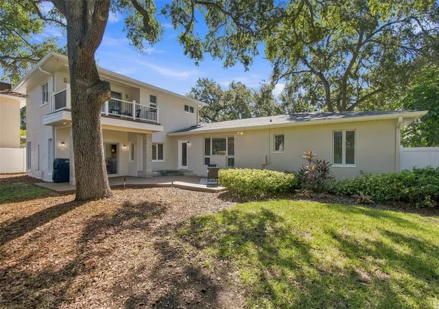Photo 2 of Single family home for sale at 3913 W Barcelona St, Tampa, FL 33629 | MLS# TB8561824 | Listing updated on 2026-10-28