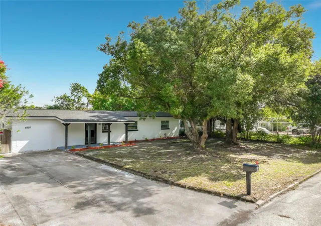 Photo 4 of Single family home for sale at 4207 Seybold Ave, Orlando, FL 32808 | MLS# O6453008 | Listing updated on 2026-10-29