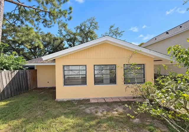 Photo 4 of Single family home for sale at 7606 Leon Ave, Temple Terrace, FL 33637 | MLS# O6453012 | Listing updated on 2026-10-28