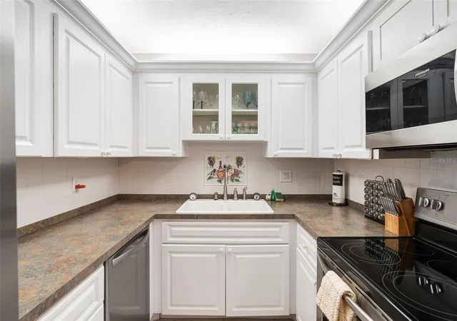 Photo 4 of Condo for sale at 5855 Midnight Pass Rd #611, Sarasota, FL 34242 | MLS# A4710962 | Listing updated on 2026-10-28