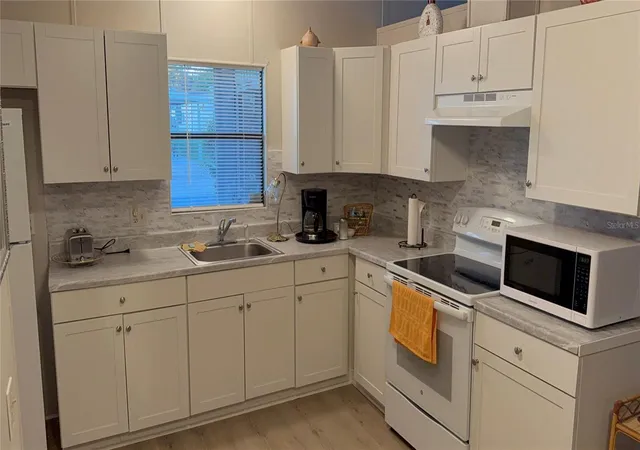 Photo 4 of Manufactured home for sale at 37542 Pinata Ave, Zephyrhills, FL 33541 | MLS# TB8561879 | Listing updated on 2026-10-28