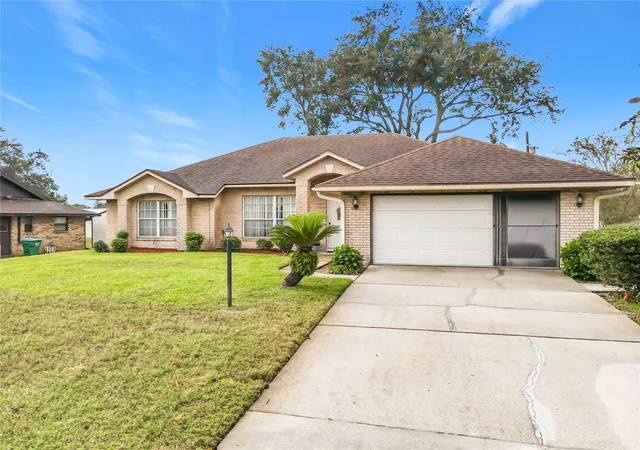 Photo 1 of Single family home for sale at 1912 Vienna Ave, Deltona, FL 32725 | MLS# V4952008 | Listing updated on 2026-10-28