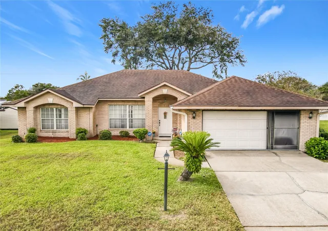 Photo 2 of Single family home for sale at 1912 Vienna Ave, Deltona, FL 32725 | MLS# V4952008 | Listing updated on 2026-10-28