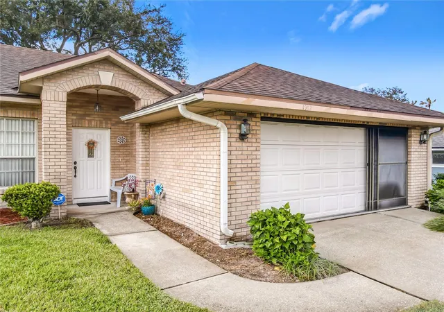 Photo 3 of Single family home for sale at 1912 Vienna Ave, Deltona, FL 32725 | MLS# V4952008 | Listing updated on 2026-10-28