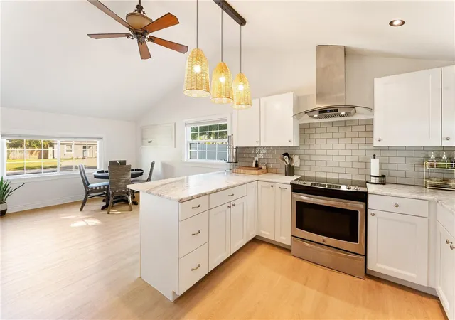 Photo 3 of Single family home for sale at 214 39th Avenue NE, Saint Petersburg, FL 33703 | MLS# TB8561887 | Listing updated on 2026-10-29