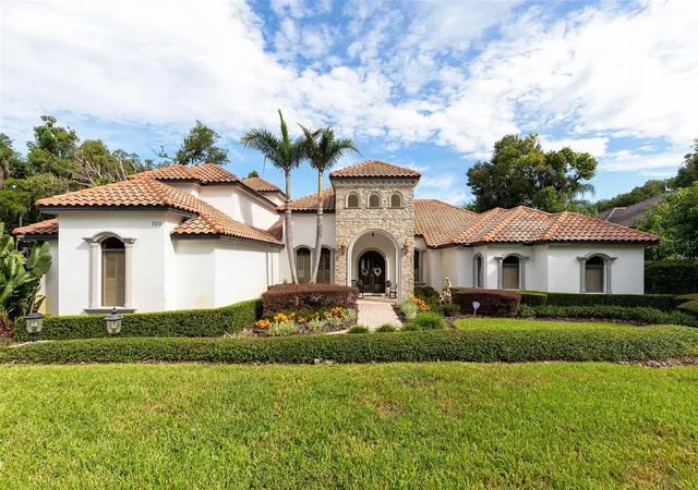 Photo 3 of Single family home for sale at 703 E 6th Avenue, Windermere, FL 34786 | MLS# O6453037 | Listing updated on 2026-10-29
