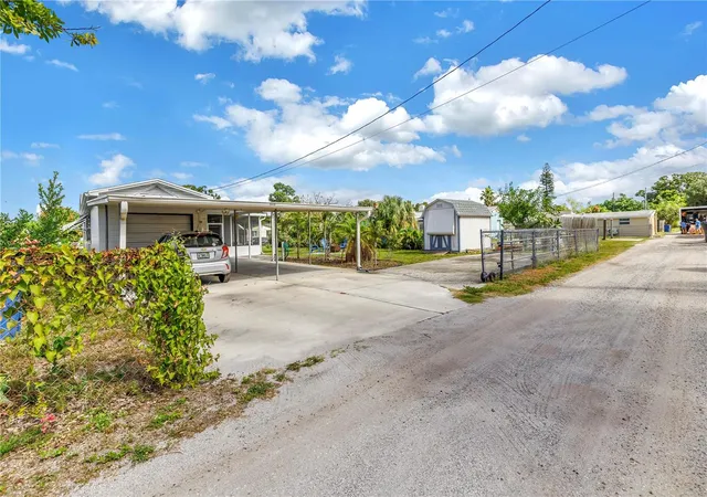 Photo 3 of Single family home for sale at 2450 37th Avenue N, Saint Petersburg, FL 33713 | MLS# TB8561891 | Listing updated on 2026-10-27