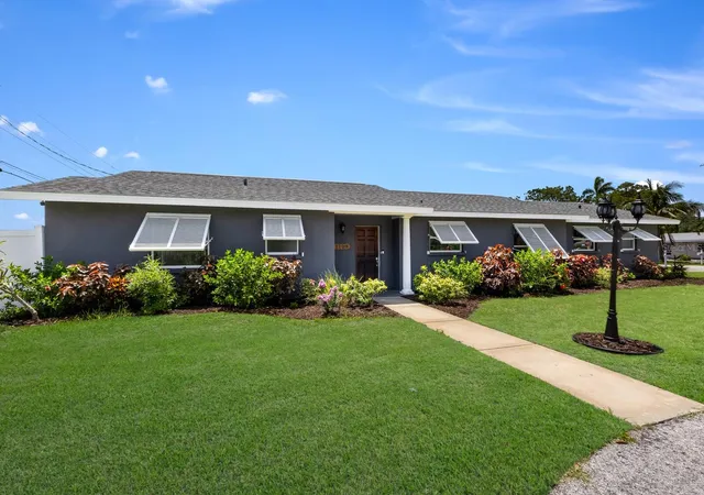 Photo 1 of Single family home for sale at 1100 51st Street W, Bradenton, FL 34209 | MLS# A4710976 | Listing updated on 2026-10-29