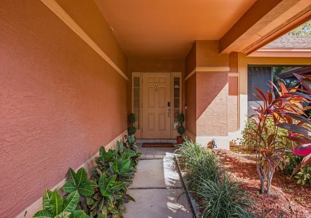 Photo 3 of Single family home for sale at 537 Centerwood Dr, Tarpon Springs, FL 34688 | MLS# TB8561898 | Listing updated on 2026-10-29