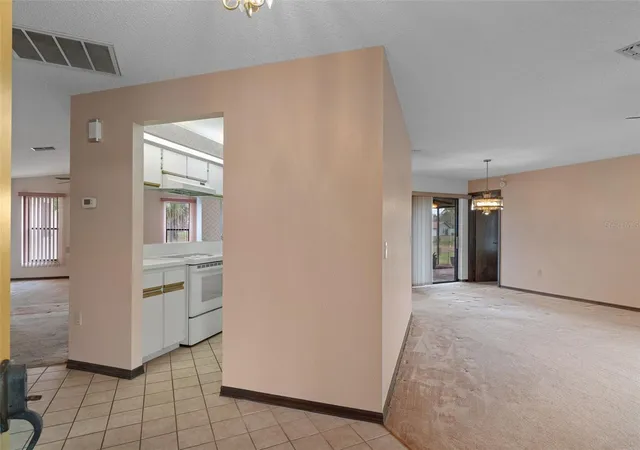 Photo 4 of Single family home for sale at 6341 Indian Rock Ct, Spring Hill, FL 34606 | MLS# W7890675 | Listing updated on 2026-10-28