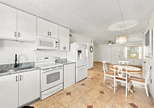 Listing Photo 4 - Condo for sale in building located at 525 Conway Rd, Orlando, FL 32807 - Unit #46