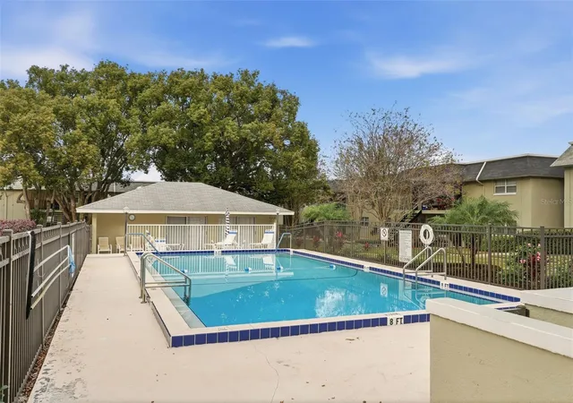 Listing Photo 5 - Condo for sale in building located at 525 Conway Rd, Orlando, FL 32807 - Unit #46