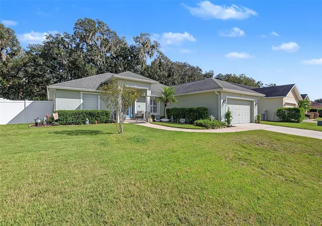 Photo 4 of Single family home for sale at 5294 Hidden Oaks Dr, Lakeland, FL 33811 | MLS# TB8561902 | Listing updated on 2026-10-29