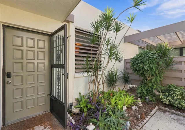 Photo 1 of Condo for sale at 820 Oak Dr #820, Bradenton, FL 34210 | MLS# C7532568 | Listing updated on 2026-10-28