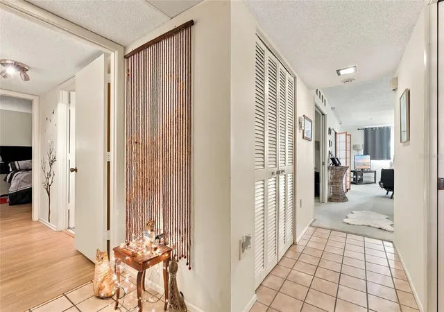 Photo 4 of Condo for sale at 820 Oak Dr #820, Bradenton, FL 34210 | MLS# C7532568 | Listing updated on 2026-10-28