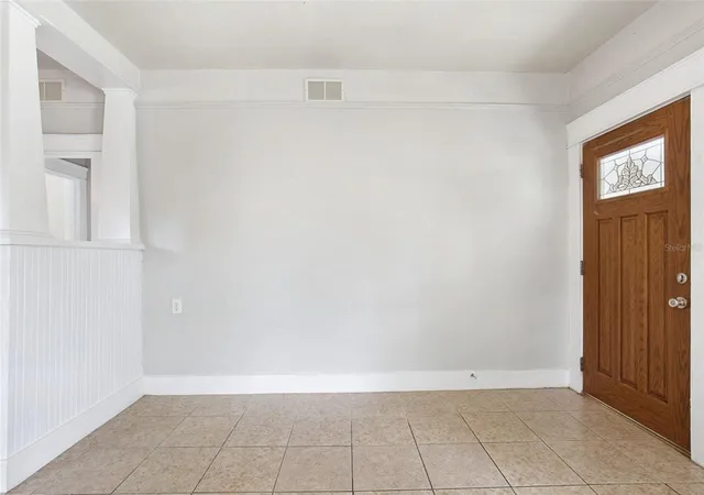 Photo 4 of Single family home for sale at 508 E Hugh St, Tampa, FL 33603 | MLS# O6453051 | Listing updated on 2026-10-29