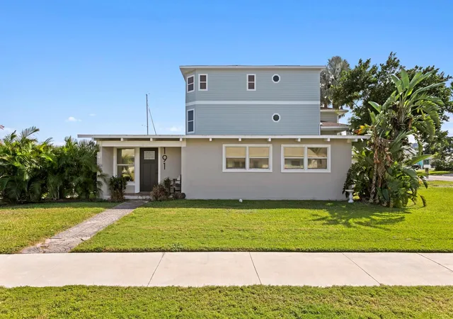 Photo 1 of Single family home for sale at 191 175th Avenue E, Redington Shores, FL 33708 | MLS# TB8561914 | Listing updated on 2026-10-29