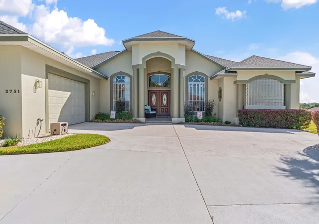 Photo 2 of Single family home for sale at 2751 Huntington Hills Dr, Lakeland, FL 33810 | MLS# TB8561922 | Listing updated on 2026-10-28