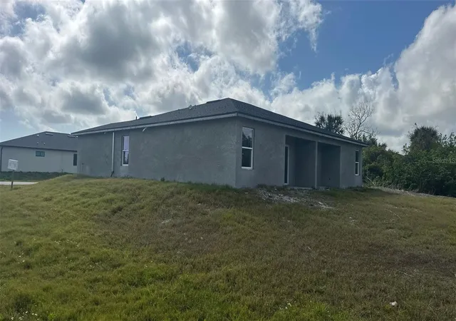 Photo 3 of House for sale at 6977 Hawksbury St, Englewood, FL 34224 | MLS# TB8561924 | Listing updated on 2026-10-28