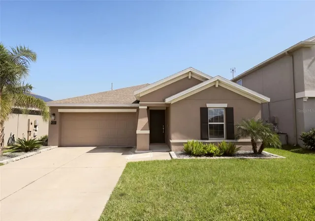 Single family home for sale at 381 Pineywoods St, Saint Cloud, FL 34772 | MLS# S5160285