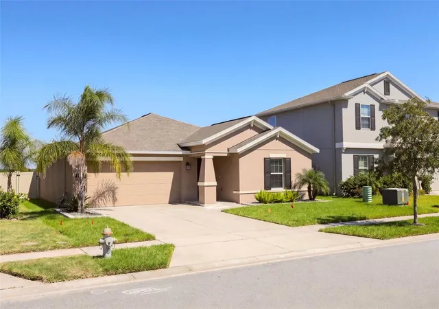 Photo 1 of Single family home for sale at 381 Pineywoods St, Saint Cloud, FL 34772 | MLS# S5160285 | Listing updated on 2026-10-30