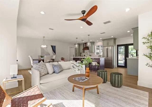 Photo 3 of Single family home for sale at 512 Mayfair Cir, Orlando, FL 32803 | MLS# O6453071 | Listing updated on 2026-10-29