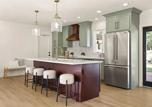 Photo 4 of Single family home for sale at 512 Mayfair Cir, Orlando, FL 32803 | MLS# O6453071 | Listing updated on 2026-10-29