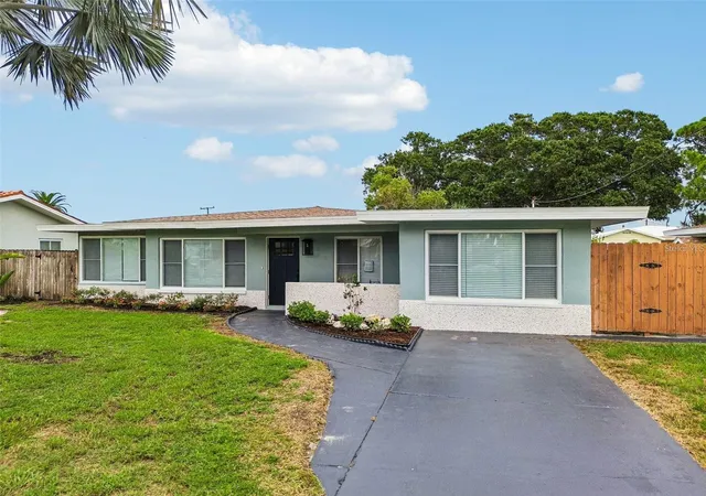 Single family home for sale at 403 Driftwood Dr W, PALM HARBOR, FL 34683 | MLS# TB8561941