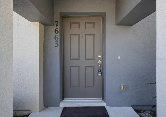 Photo 2 of Townhouse for sale at 7663 Bramwell St, Windermere, FL 34786 | MLS# TB8561943 | Listing updated on 2026-10-28