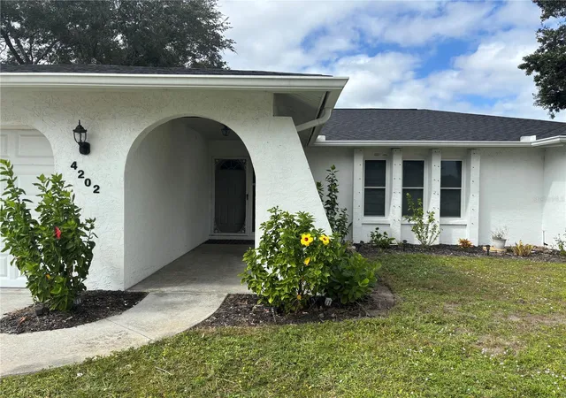Photo 1 of Single family home for sale at 4202 Pasadena Cir, Sarasota, FL 34233 | MLS# A4710992 | Listing updated on 2026-10-30