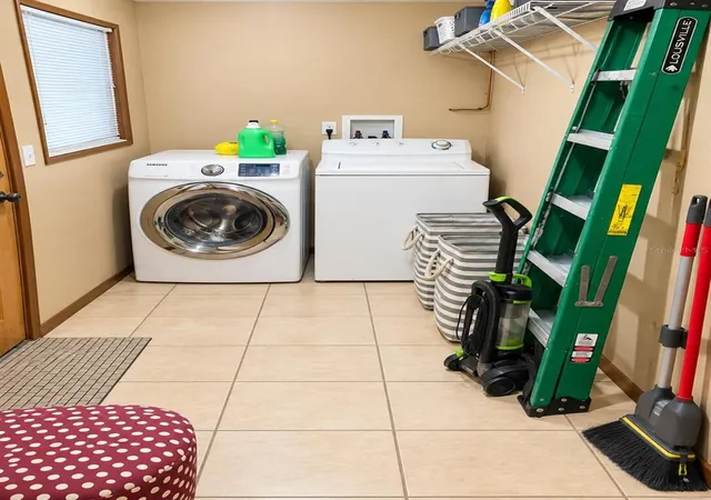 Photo 1 of Single family home for sale at 932 Hart St, Lake Wales, FL 33859 | MLS# O6453078 | Listing updated on 2026-10-28