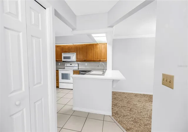 Photo 3 of Townhouse for sale at 1609 Watermark Cir NE, Saint Petersburg, FL 33702 | MLS# TB8561952 | Listing updated on 2026-10-28