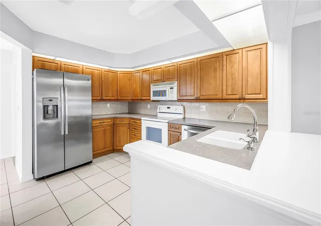 Photo 4 of Townhouse for sale at 1609 Watermark Cir NE, Saint Petersburg, FL 33702 | MLS# TB8561952 | Listing updated on 2026-10-28