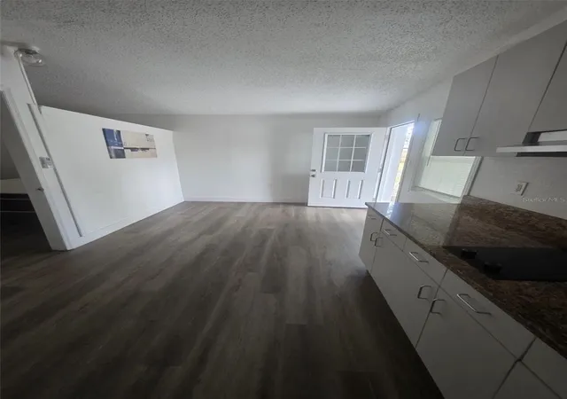 Photo 1 of Single family home for sale at 7 N Christiana Ave, Apopka, FL 32703 | MLS# S5160290 | Listing updated on 2026-10-29