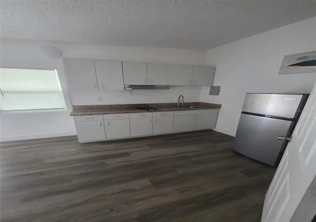 Photo 3 of Single family home for sale at 7 N Christiana Ave, Apopka, FL 32703 | MLS# S5160290 | Listing updated on 2026-10-29