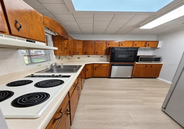 Photo 3 of Single family home for sale at 39100 Yingling Ave, Zephyrhills, FL 33542 | MLS# TB8561966 | Listing updated on 2026-10-29