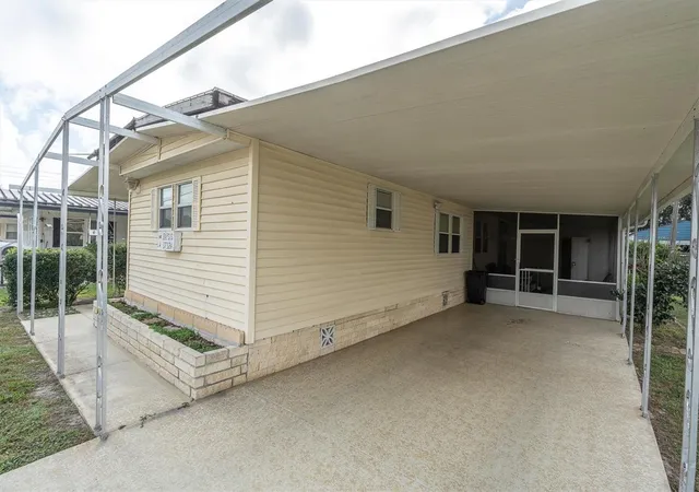 Photo 4 of Manufactured home for sale at 37324 Lois Ave, Zephyrhills, FL 33542 | MLS# W7890683 | Listing updated on 2026-10-29