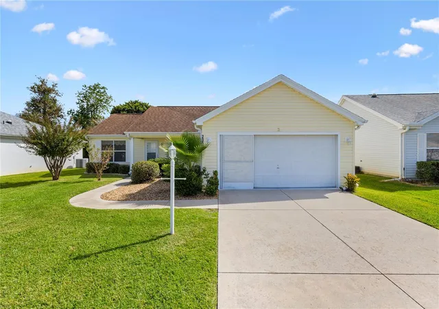 Single family home for sale at 2055 Palo Alto Ave, Lady Lake, FL 32159 | MLS# O6453113