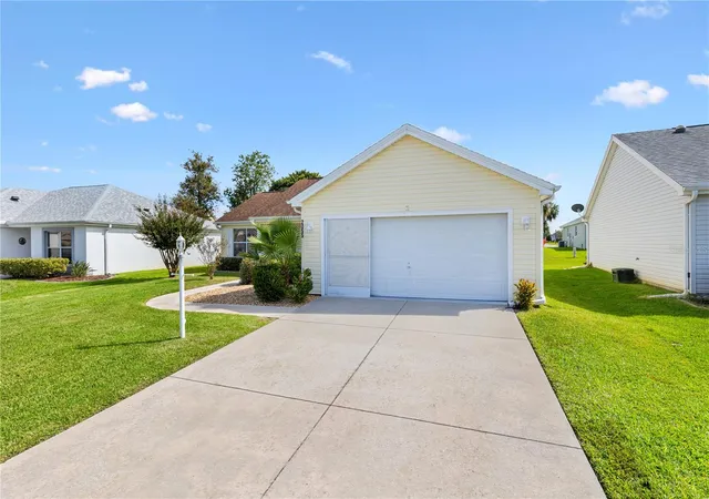Photo 1 of Single family home for sale at 2055 Palo Alto Ave, Lady Lake, FL 32159 | MLS# O6453113 | Listing updated on 2026-10-30
