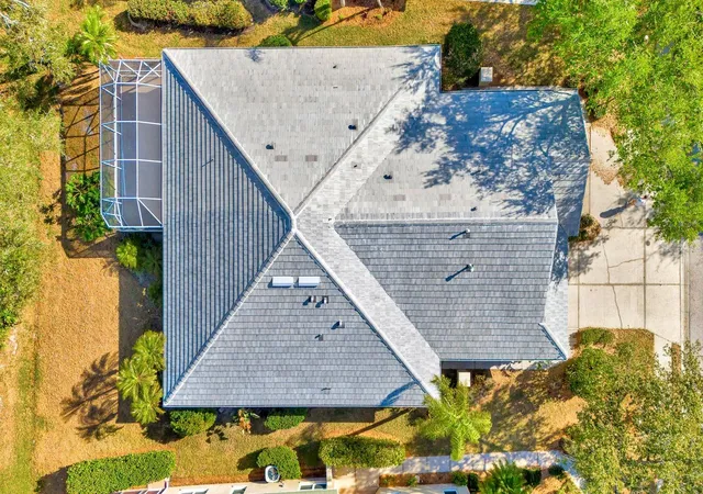 Photo 1 of House for sale at 5035 Lakescene Pl, Sarasota, FL 34243 | MLS# A4711010 | Listing updated on 2026-10-29