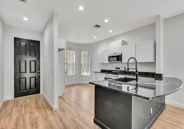 Photo 4 of House for sale at 5035 Lakescene Pl, Sarasota, FL 34243 | MLS# A4711010 | Listing updated on 2026-10-29